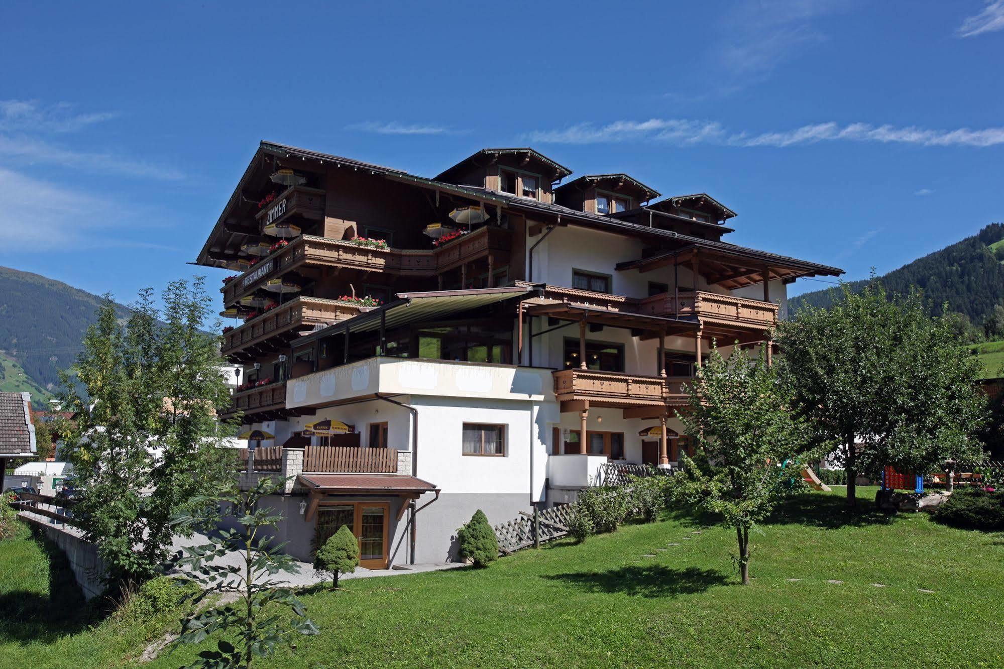 Hotel Eckartauerhof Майерхофен Екстериор снимка
